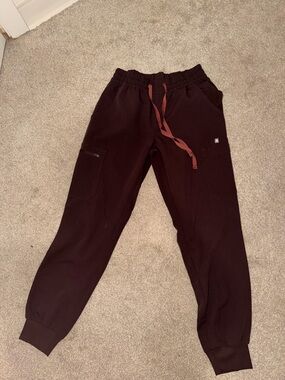 Figs ESPRESSO women’s small uman relaxed jogger- 11 pockets